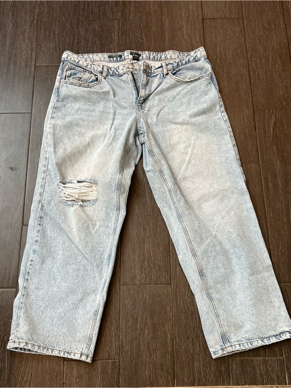 Light Wash Distressed Women’s Jeans